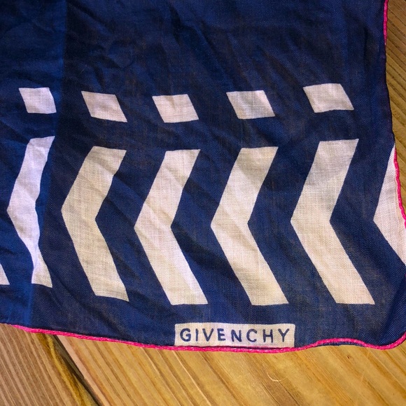 Givenchy Vintage Linen Scarf - Picture 5 of 7